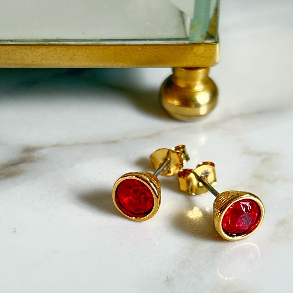 Vintage 1995 Avon Painter’s Palette Red Rhinestone Gold Stud Earrings NIB